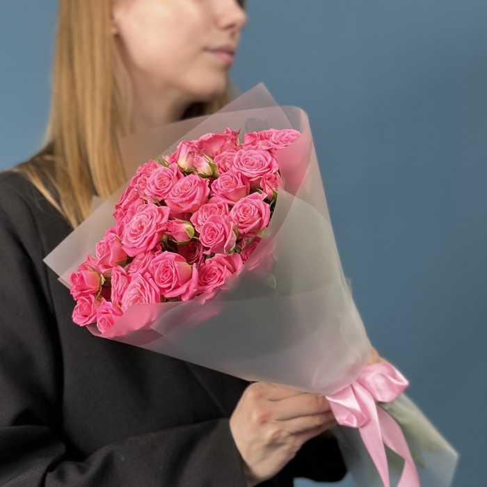 15 нежных кустовых роз Натали 40 см