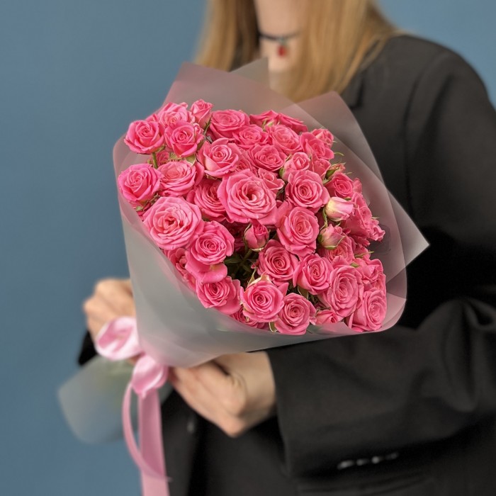 15 нежных кустовых роз Натали 40 см