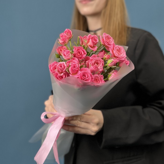 5 нежных кустовых роз Натали 40 см