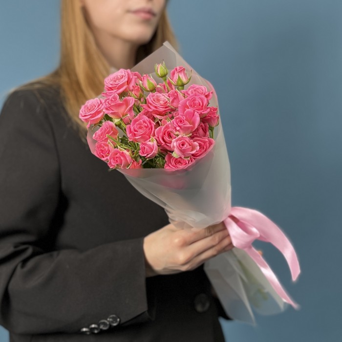 5 нежных кустовых роз Натали 40 см