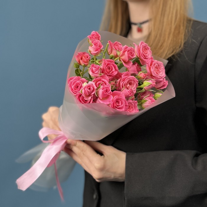 5 нежных кустовых роз Натали 40 см