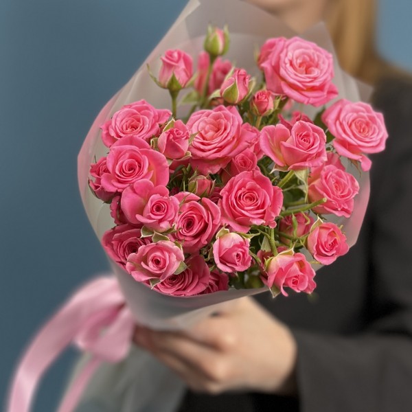 5 нежных кустовых роз Натали 40 см