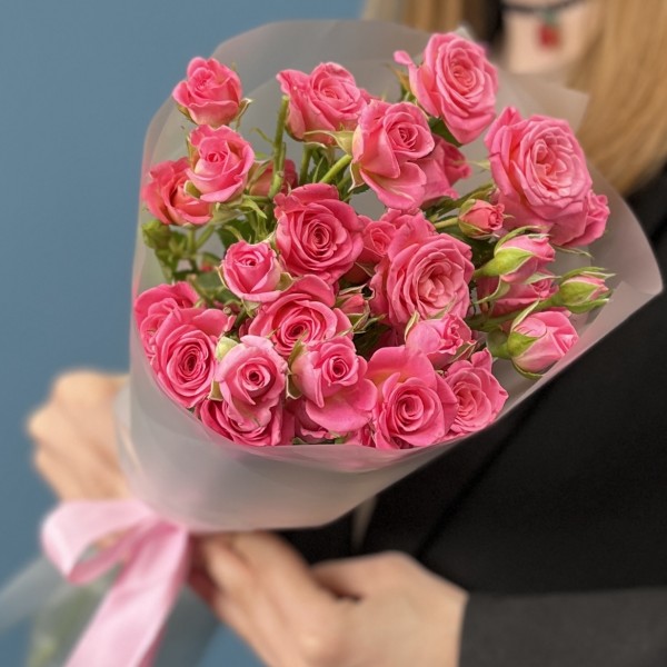 5 нежных кустовых роз Натали 50 см