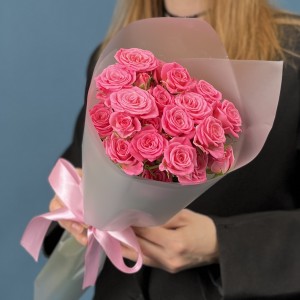 7 нежных кустовых роз Натали 50 см