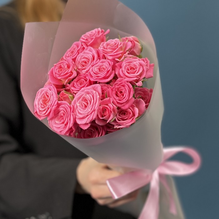 7 нежных кустовых роз Натали 40 см