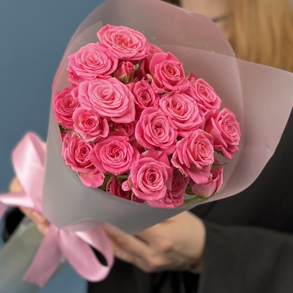 7 нежных кустовых роз Натали 40 см