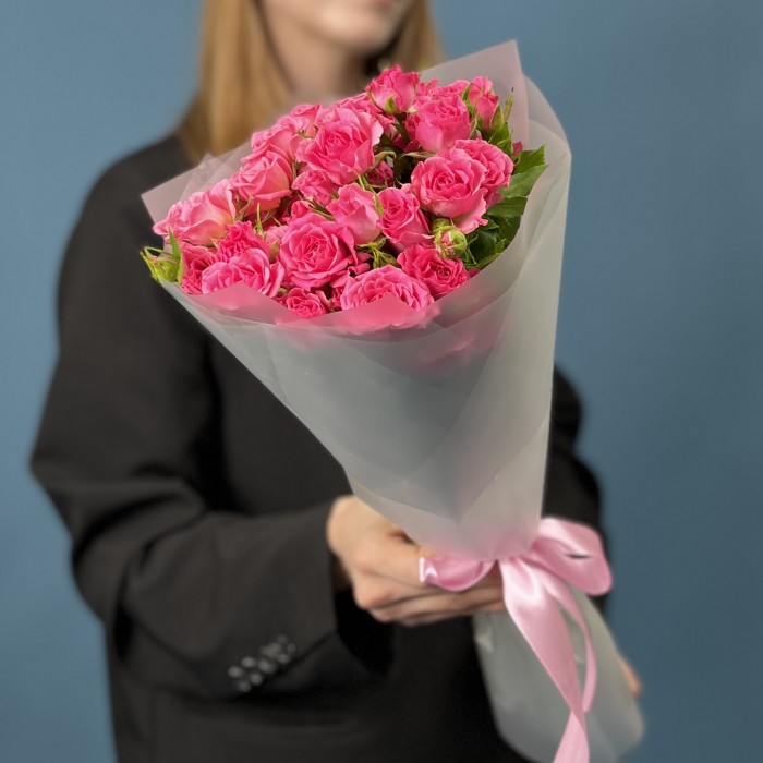 9 нежных кустовых роз Натали 50 см