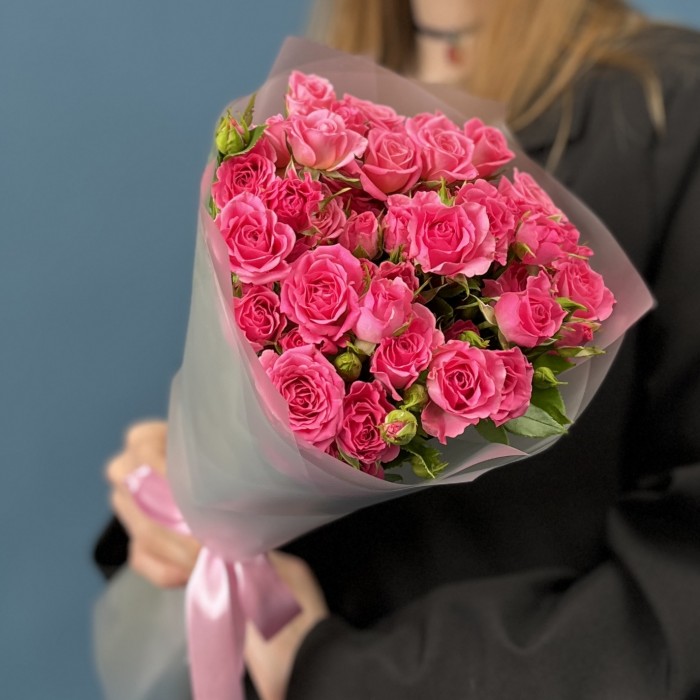 9 нежных кустовых роз Натали 50 см