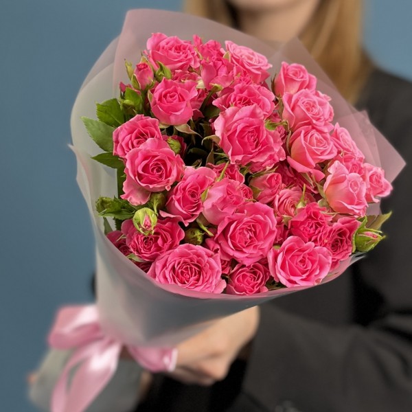 9 нежных кустовых роз Натали 40 см