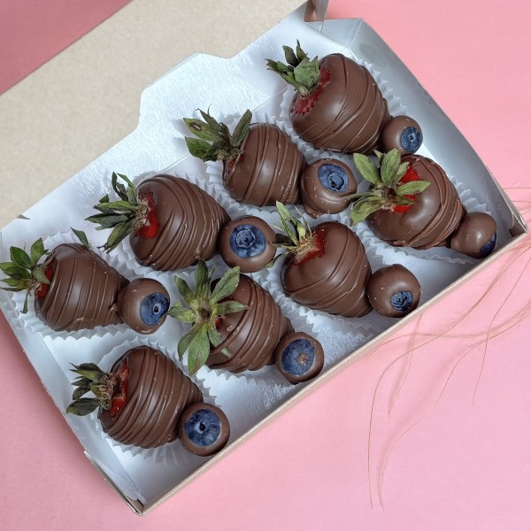 Клубника и голубика в шоколаде 16 ягод