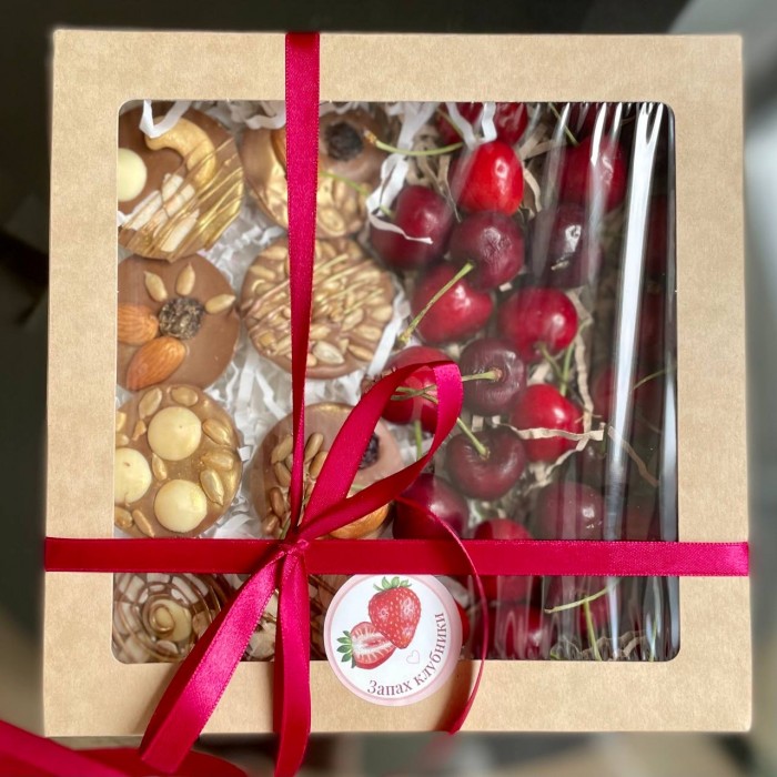 Коллеты из молочного шоколада с черешней