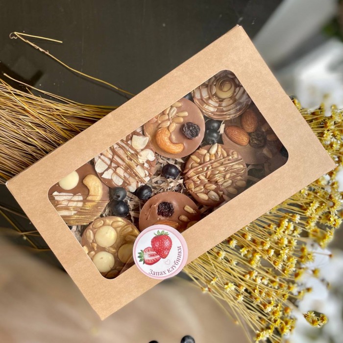 Коллеты из молочного шоколада с голубикой