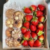 Коллеты из молочного шоколада с клубникой