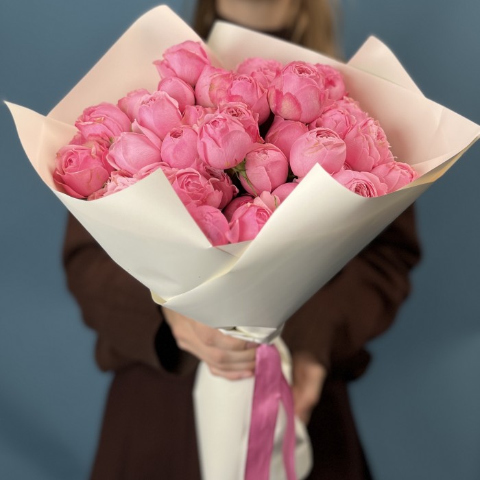 11 розовых пионовидных роз Мансфилд Пинк Парк 40 см