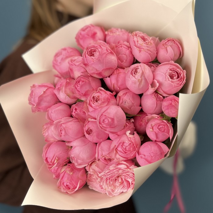 11 розовых пионовидных роз Мансфилд Пинк Парк 40 см