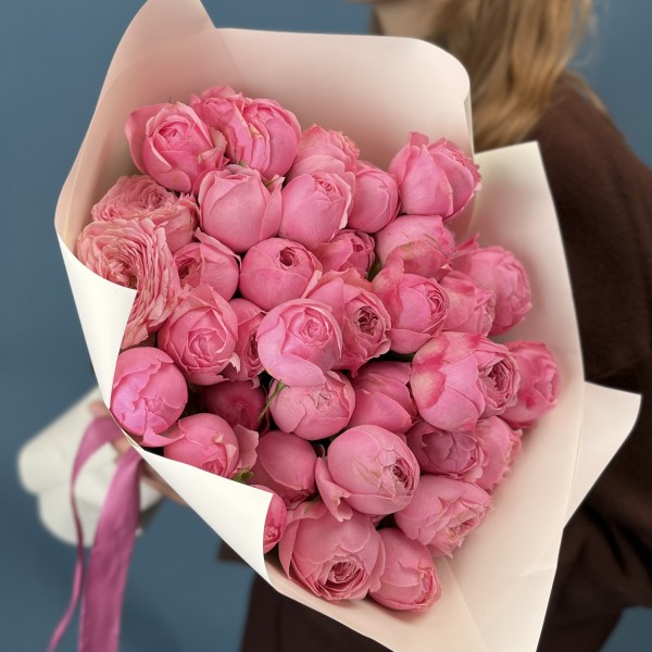 11 розовых пионовидных роз Мансфилд Пинк Парк 40 см