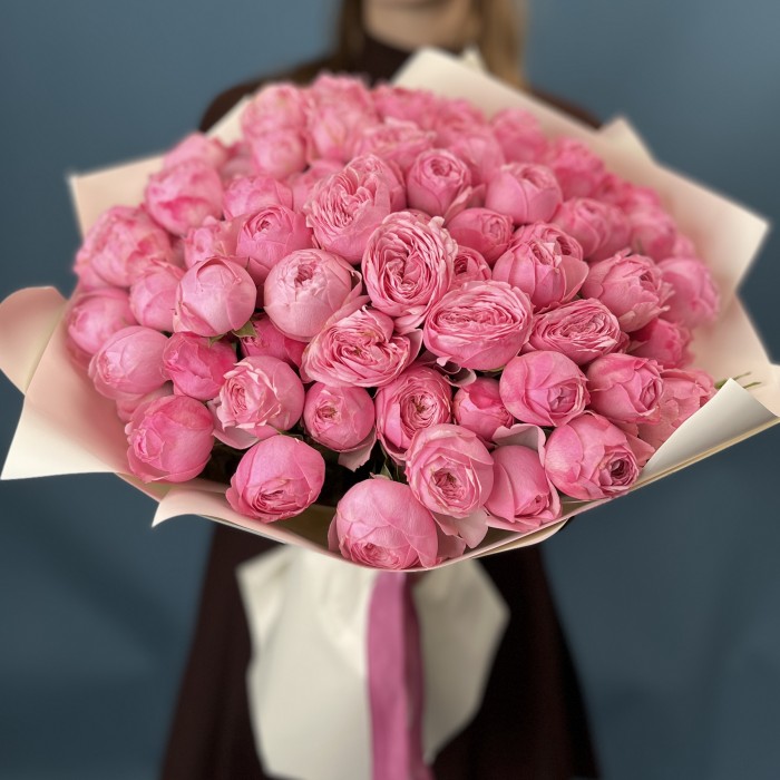 25 розовых пионовидных роз Мансфилд Пинк Парк 40 см