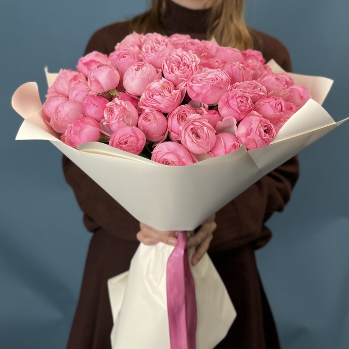 25 розовых пионовидных роз Мансфилд Пинк Парк 40 см