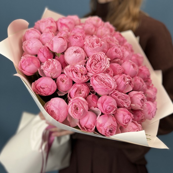 25 розовых пионовидных роз Мансфилд Пинк Парк 40 см