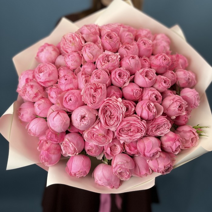 25 розовых пионовидных роз Мансфилд Пинк Парк 40 см