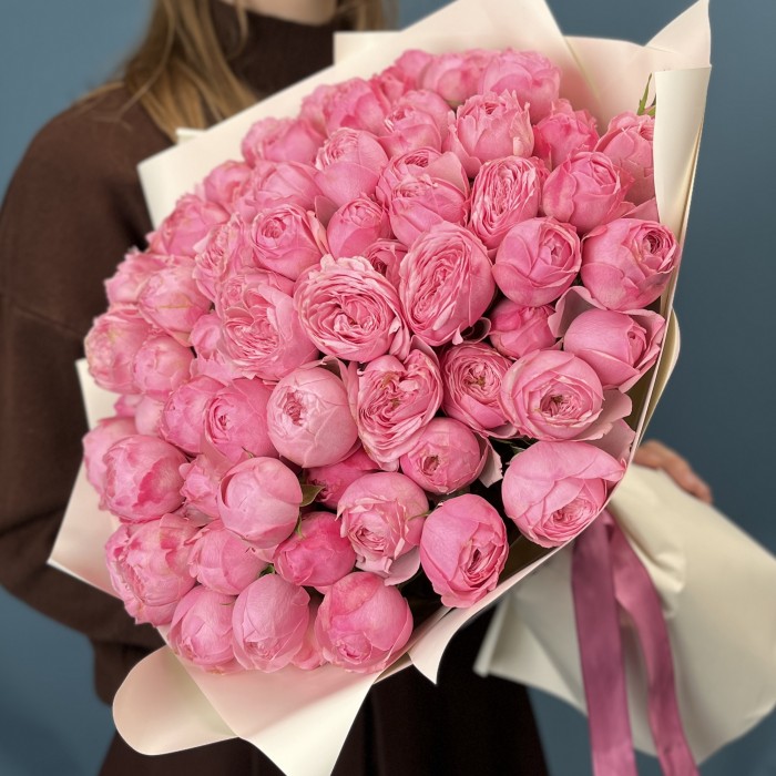 25 розовых пионовидных роз Мансфилд Пинк Парк 40 см