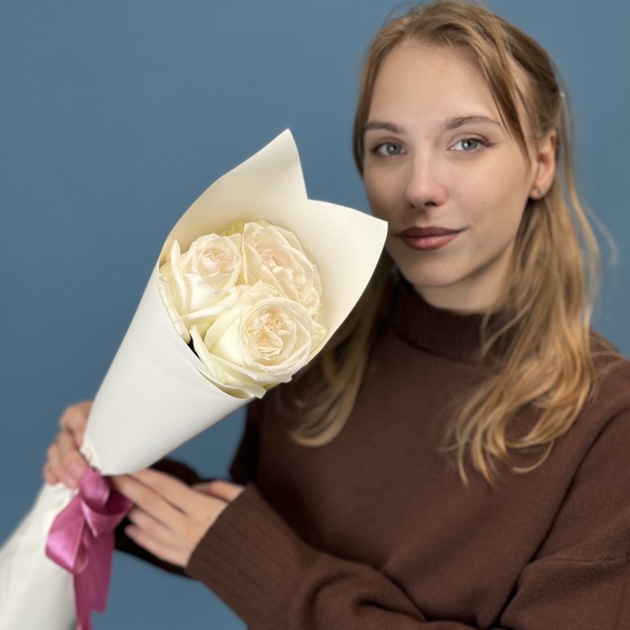 3 ароматные розы Вайт Охара 50 см