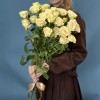 3 кустовые белые розы Тринити 80 см