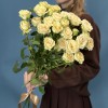 3 кустовые белые розы Тринити 80 см