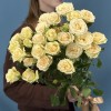 3 кустовые белые розы Тринити 80 см