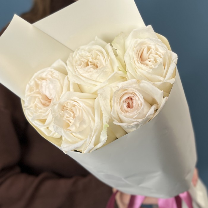 5 ароматных белых роз Вайт Охара 50 см