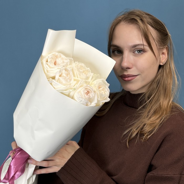 5 ароматных белых роз Вайт Охара 50 см