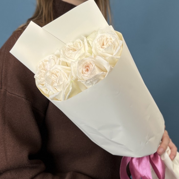 5 ароматных белых роз Вайт Охара 50 см