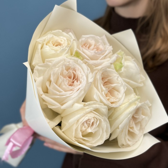 7 ароматных роз Вайт Охара 50 см