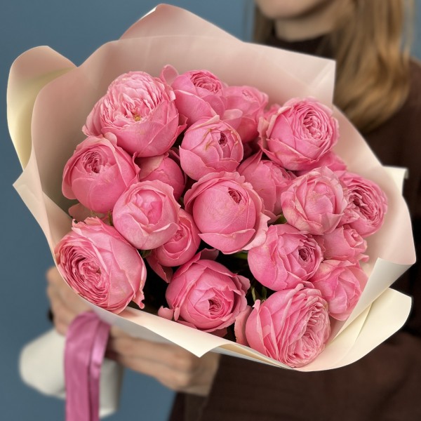 7 розовых пионовидных роз Мансфилд Пинк Парк 40 см
