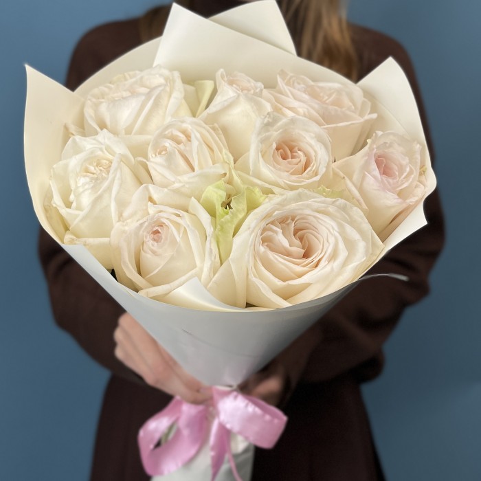 9 ароматных белых роз Вайт Охара 50 см