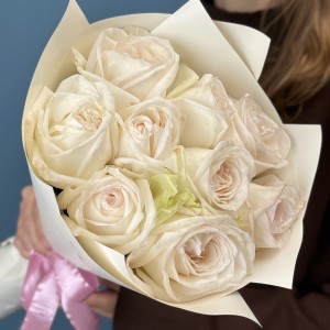 9 ароматных белых роз Вайт Охара 50 см