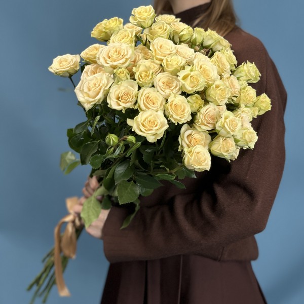 9 кустовых роз Тринити 80 см