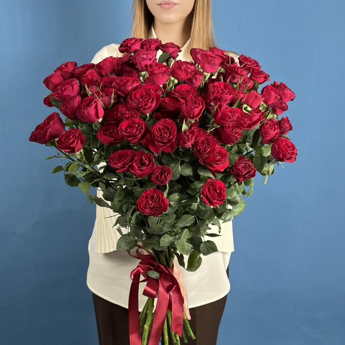 15 кустовых пионовидных роз Ред Трендсеттер 70 см