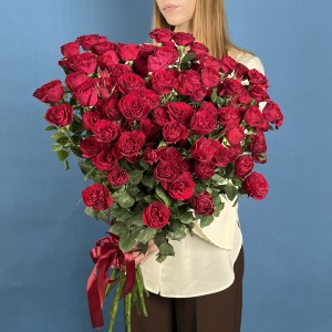 15 кустовых пионовидных роз Ред Трендсеттер 70 см