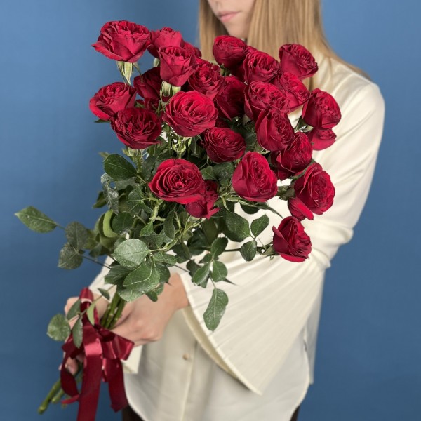 5 кустовых пионовидных роз Ред Трендсеттер 70 см