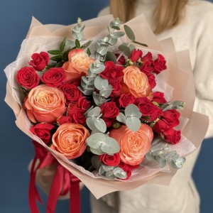 Яркий букет с розами Праздник счастья