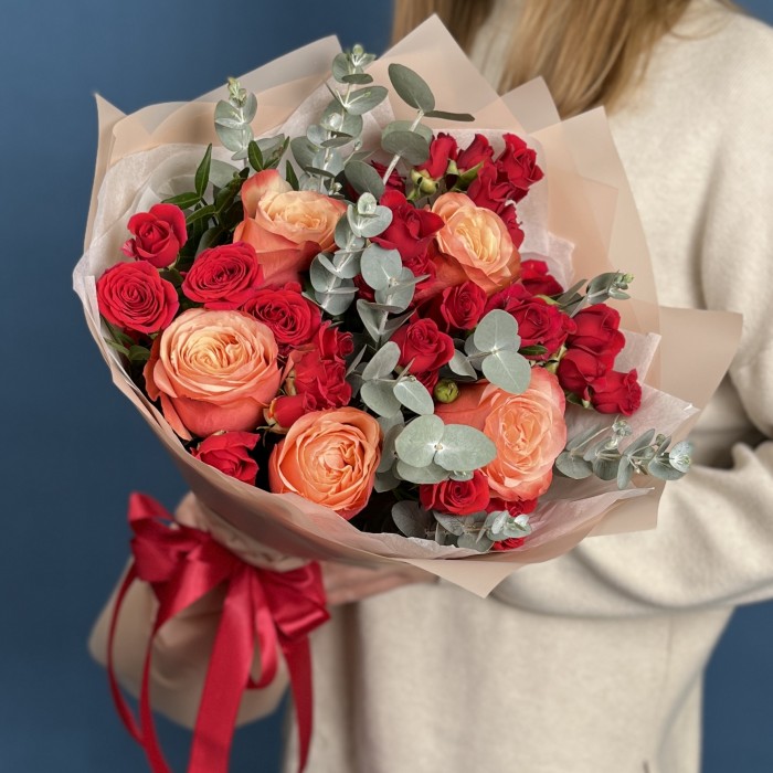 Яркий букет с розами Праздник счастья