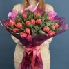 Новогодний букет с пионовидными тюльпанами Коламбус