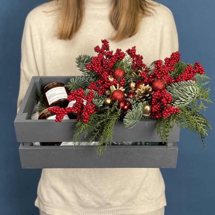 Новогодняя композиция Яркий Подарок