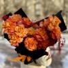 13 оранжевых роз Фри Спирит с аспарагусом 50 см