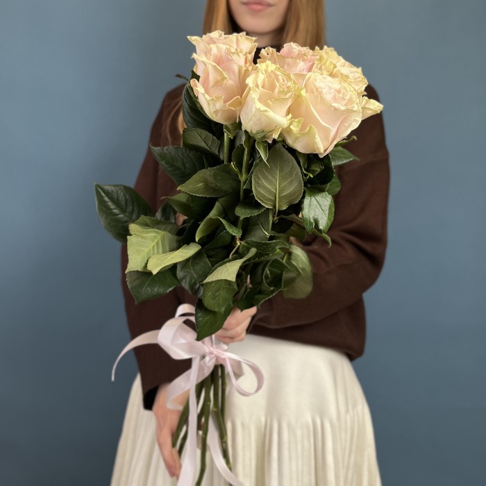 7 роз Пинк Мондиаль 50 см