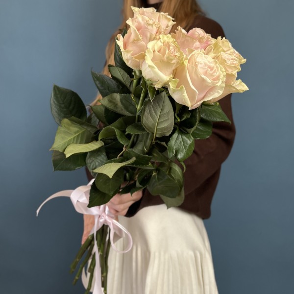 7 роз Пинк Мондиаль 60 см