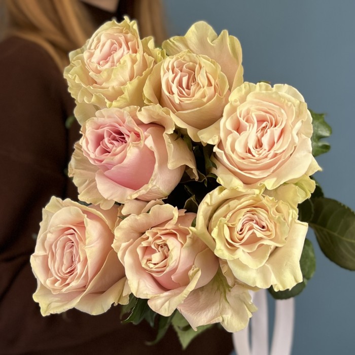 7 роз Пинк Мондиаль 60 см