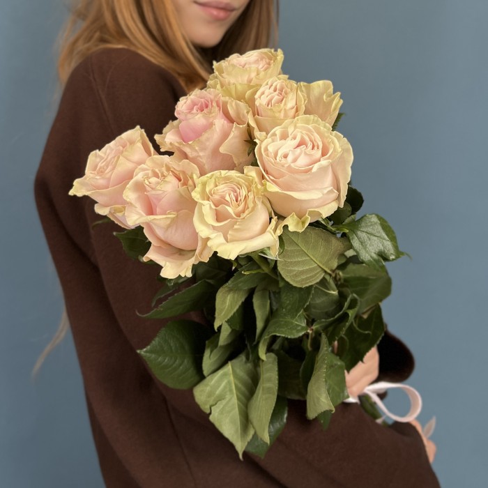 7 роз Пинк Мондиаль 60 см