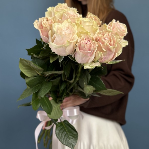 9 роз Пинк Мондиаль 50 см